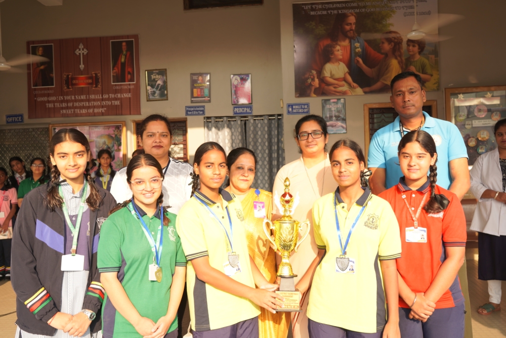 SPORTS AWARD DISTRIBUTON