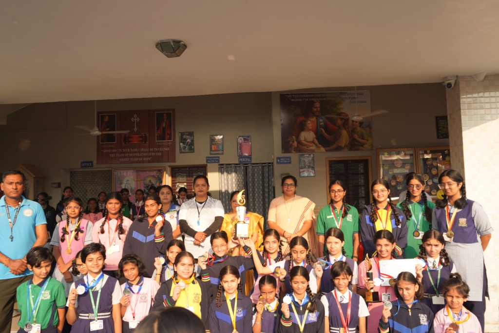 SPORTS AWARD DISTRIBUTON