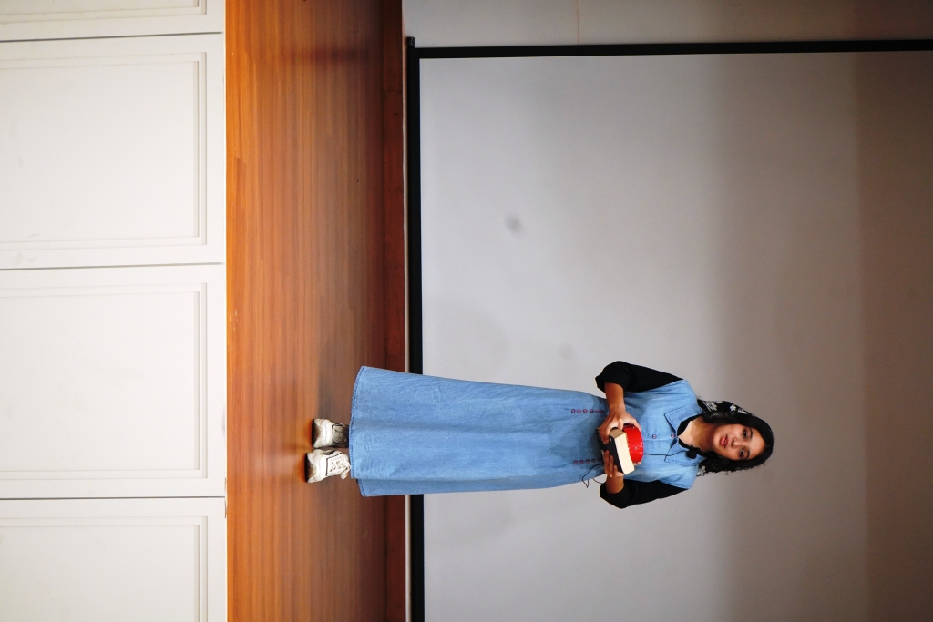 English Novel Characters Come Alive